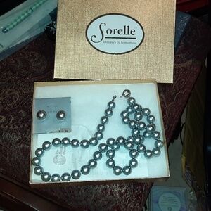 NIB SORELLE PEARLS & EARRINGS